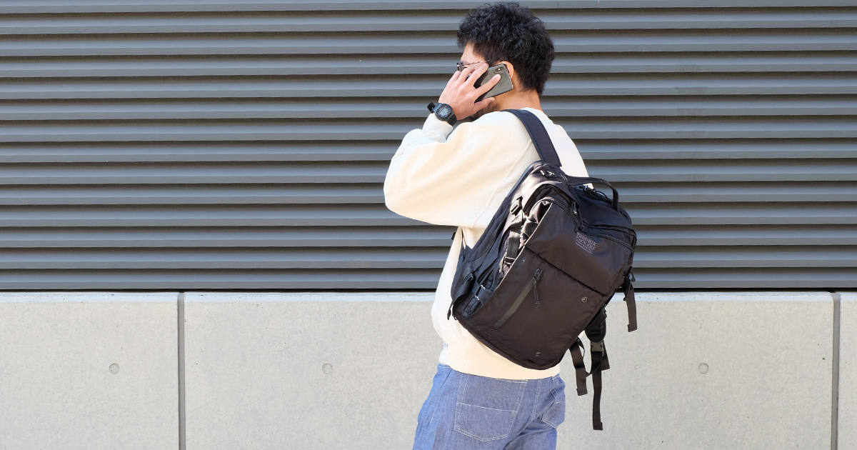 充実のポケットで荷物を効率的に収納する3WAYバッグ | FREDRIK PACKERS